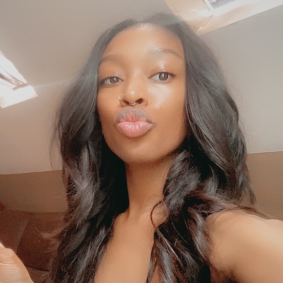 Meet Your Posher - Picture 4 of 4